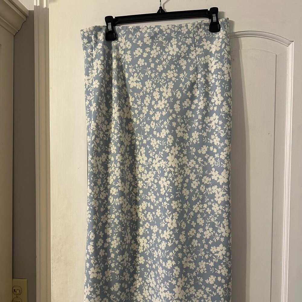Worn Once. Rachel Zoe Midi Length Blue Floral Silk Skirt. Size M - Picture 2 of 3